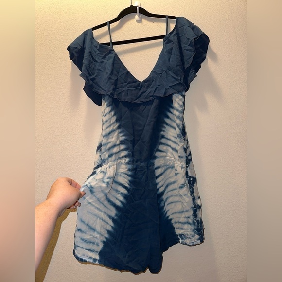 NWT Chaser blue silk ruffle open shoulder tie dye romper M boho vacation beach - Picture 9 of 11